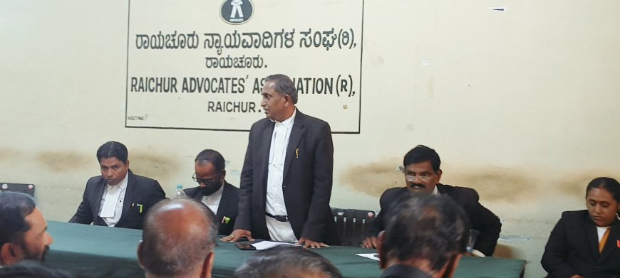ಪಹಲ್ಗಾಮ್ ಉಗ್ರರ ದಾಳಿ ಖಂಡಿಸಿ ರಾಯಚೂರು ವಕೀಲರ ಸಂಘದಿಂದ ಸಂತಾಪ ಸಭೆ.