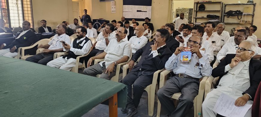 ಪಹಲ್ಗಾಮ್ ಉಗ್ರರ ದಾಳಿ ಖಂಡಿಸಿ ರಾಯಚೂರು ವಕೀಲರ ಸಂಘದಿಂದ ಸಂತಾಪ ಸಭೆ.