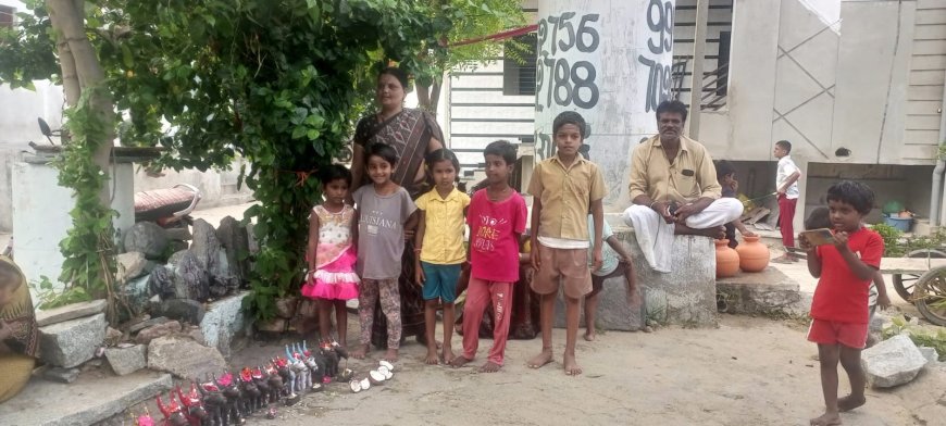 ಎಂಟೆತ್ತಿನ ಮ್ಯಾಲೊಂದು ಕುಂಟೆತ್ತು ಬಂದಾದ ಜ್ವಾಳ ನೀಡ್ರಮ್ಮೋ,,,,,,