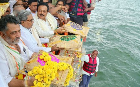 ನಮ್ಮ ಸರ್ಕಾರ ಬಂಡೆ ತರ 5 ವರ್ಷ ಇರುತ್ತೆ; ಡಿಕೆಶಿ ಕೈ ಎತ್ತಿ ತೋರಿಸಿದ ಸಿಎಂ