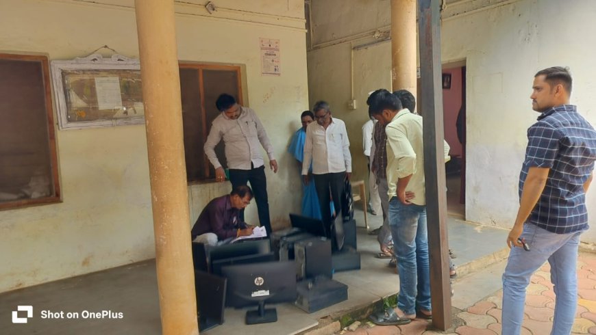 ಭೂಸ್ವಾದಿನಕ್ಕೆ ದೊರೆಯದ ಭೂ ಪರಿಹಾರ ಹಣ; ಕಚೇರಿ ಜಪ್ತಿ
