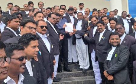 ಮುಖ್ಯ ನ್ಯಾಯಮೂರ್ತಿ ಮೇಲಿನ ದಾಳಿ ಯತ್ನಕ್ಕೆ ರಾಯಚೂರು ನ್ಯಾಯವಾದಿಗಳ ಸಂಘ ಖಂಡನೆ