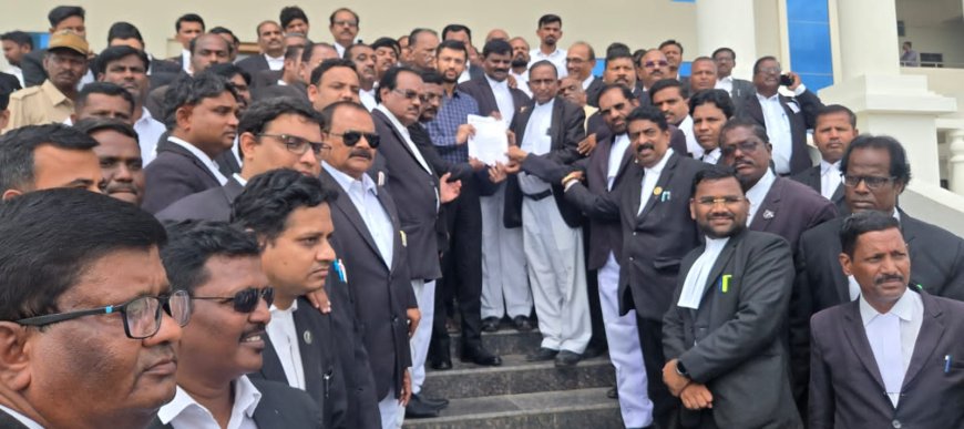 ಮುಖ್ಯ ನ್ಯಾಯಮೂರ್ತಿ ಮೇಲಿನ ದಾಳಿ ಯತ್ನಕ್ಕೆ ರಾಯಚೂರು ನ್ಯಾಯವಾದಿಗಳ ಸಂಘ ಖಂಡನೆ