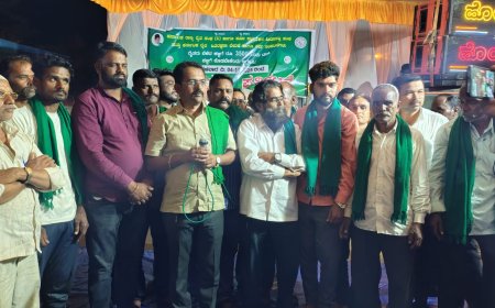 ಹುಕ್ಕೇರಿ ಪಟ್ಟಣದ ಬಸವೇಶ್ವರ ಸರ್ಕಲ್ ದಲ್ಲಿ ರೈತರ ಪ್ರತಿಭಟನೆ ಆಕ್ರೋಶ