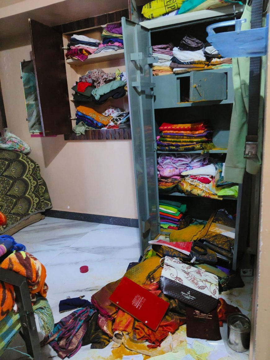 ಮನೆ  ಕಳ್ಳತನ  ಬೆಳ್ಳಿ,ಬಂಗಾರ  ನಗದು ಹಣ ಕಳವು