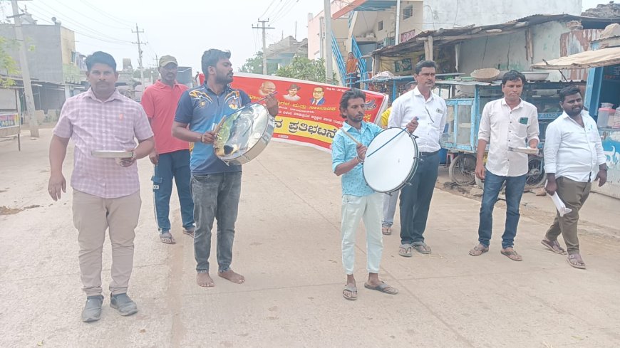ಬಳಗಾನೂರು ಪಟ್ಟಣ ಪಂಚಾಯತ್ ಭ್ರಷ್ಟಾಚಾರವನ್ನು ಉಚ್ಚಾಟಿಸಲು ಭಿಕ್ಷಾಟನೆ ಮಾಡಿದ ಹೋರಾಟಗಾರರು