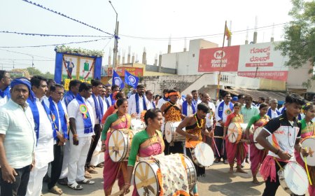 ಬಾಬಾ ಸಾಹೇಬರ   135 ನೇ ಜಯಂತಿ, ಭಾವಚಿತ್ರದೊಂದಿಗೆ  ವಿವಿಧ ಕಲಾತಂಡಗಳಿಂದ ಭವ್ಯ ಮೆರವಣಿಗೆ